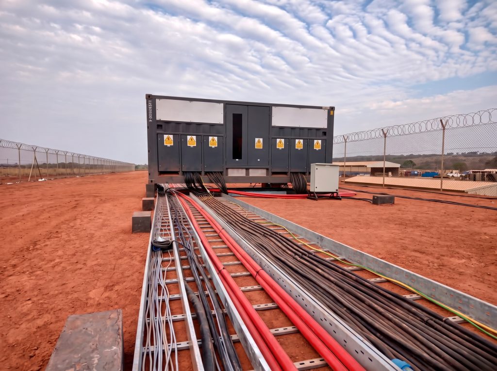 Banco de carga em container